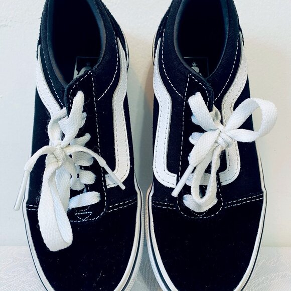 VANS OFF THE WALL Youth Sz 13 Low Top Classic Black/White Suede/Canvas Shoes EUC - Picture 2 of 7